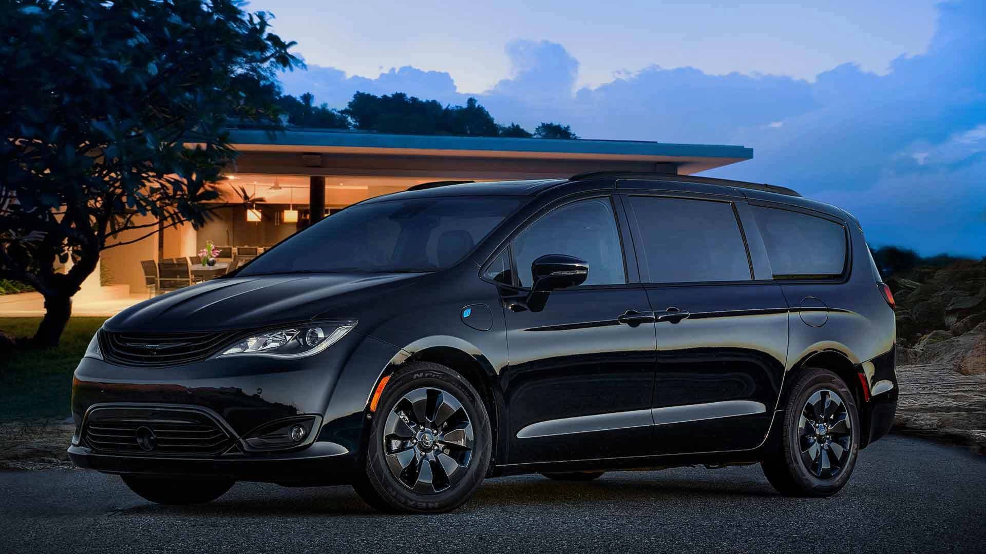 chrysler-pacifica-hybrid-s-appearance-package